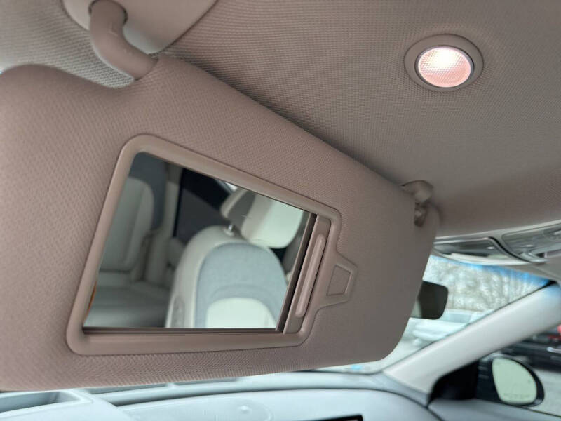 2024 Genesis GV60 Standard