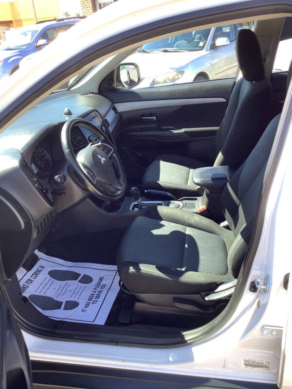 2015 Mitsubishi Outlander ES