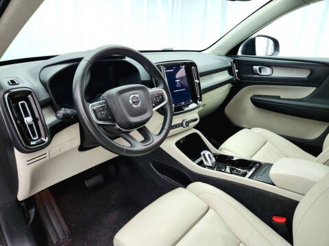 2023 Volvo XC40 B5 Plus Dark Theme