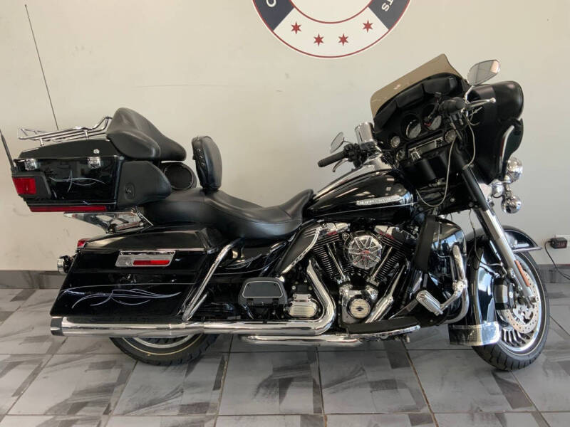 2012 Harley-Davidson FLHTK ULTRA LIMITED for sale at CHICAGO CYCLES & MOTORSPORTS INC. in Batavia IL