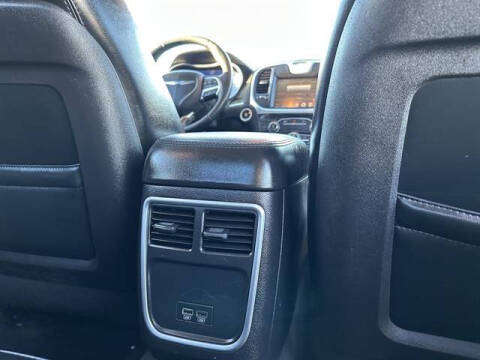 2016 Chrysler 300 Limited Anniversary