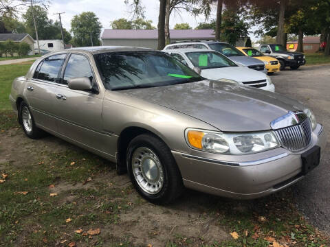 2001 Lincoln Town Car for sale at Antique Motors in Plymouth IN