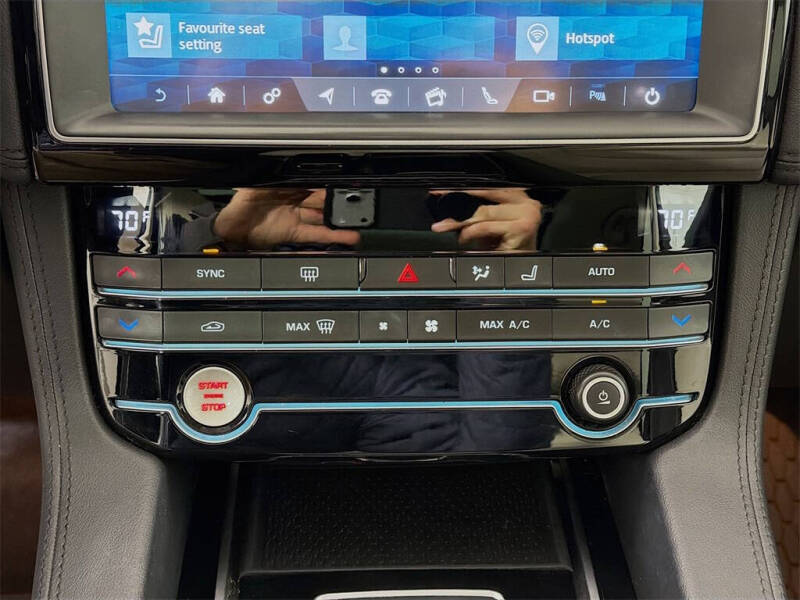 2020 Jaguar F-PACE 25t Prestige