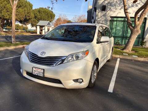 2015 Toyota Sienna XLE 8-Passenger