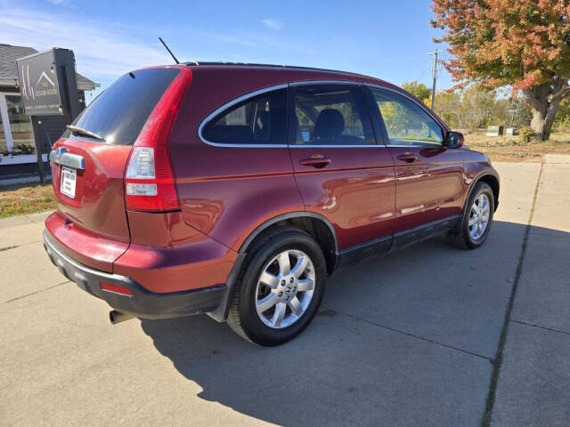 2007 Honda CR-V for sale at Bigfoot Auto in Hiawatha, IA