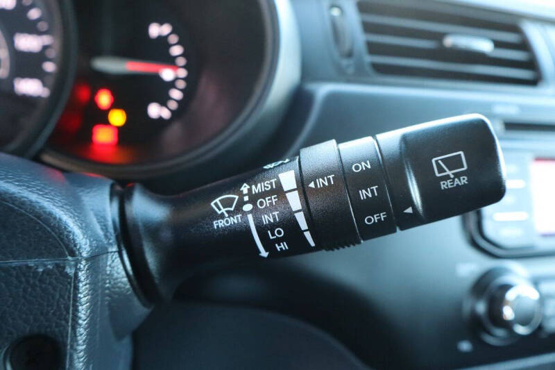 2012 Kia Rio 5-Door LX