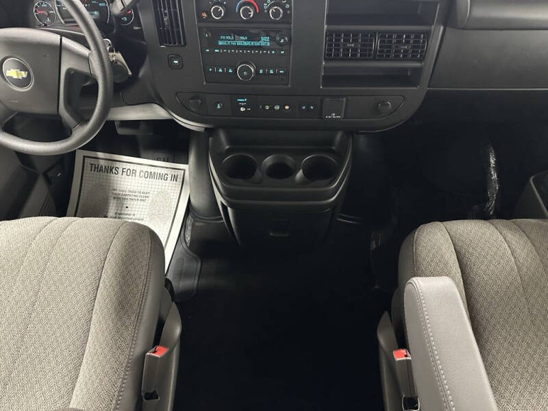 2025 Chevrolet Express LT 3500