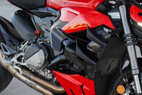 2023 Ducati Streetfighter V2