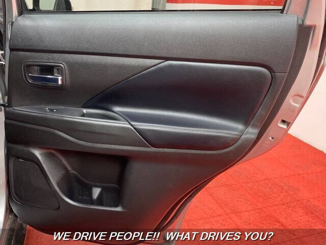 2020 Mitsubishi Outlander SE