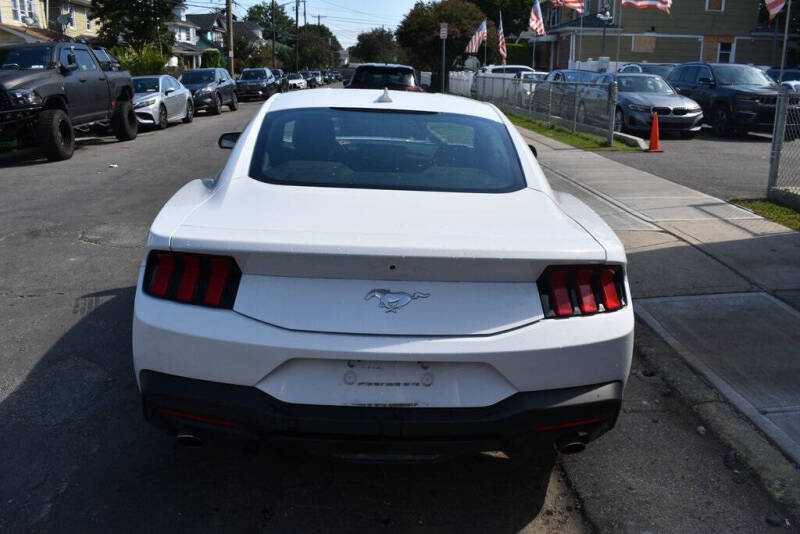 2024 Ford Mustang EcoBoost