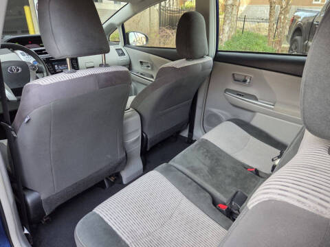 2016 Toyota Prius v Three