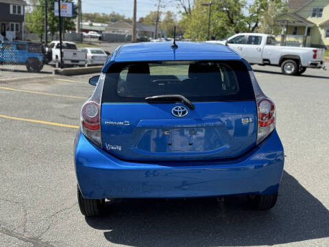 2014 Toyota Prius c Three