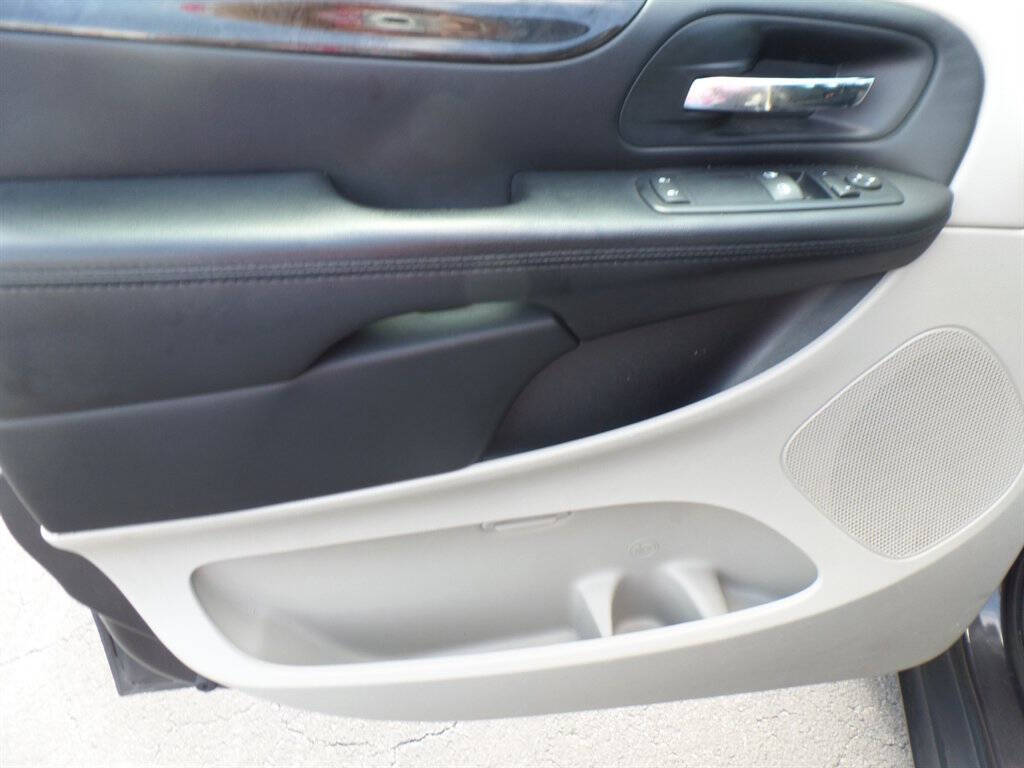 Gray 2016 Dodge Grand Caravan SE SE 4dr Mini-Van 15