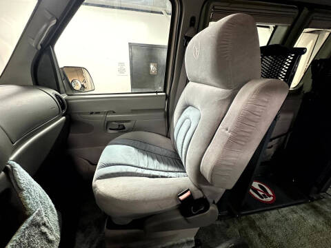 2002 Ford E-Series E-250 SD