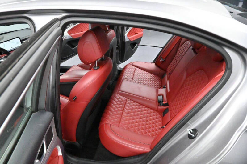 2023 Genesis G70