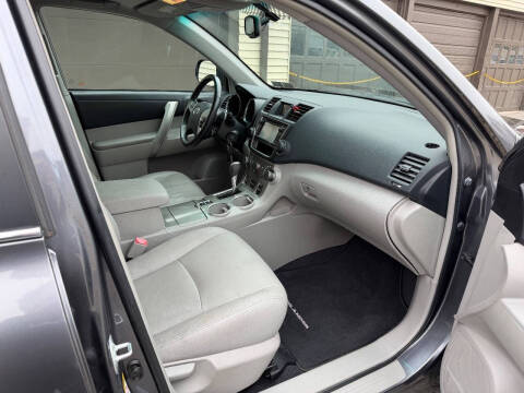 2013 Toyota Highlander SE