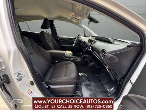 2022 Toyota Prius LE