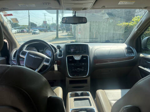 2013 Chrysler Town and Country Touring