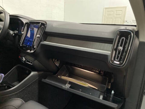 2025 Volvo XC40 B5 Plus Bright Theme