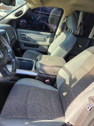 2017 RAM 1500 SLT