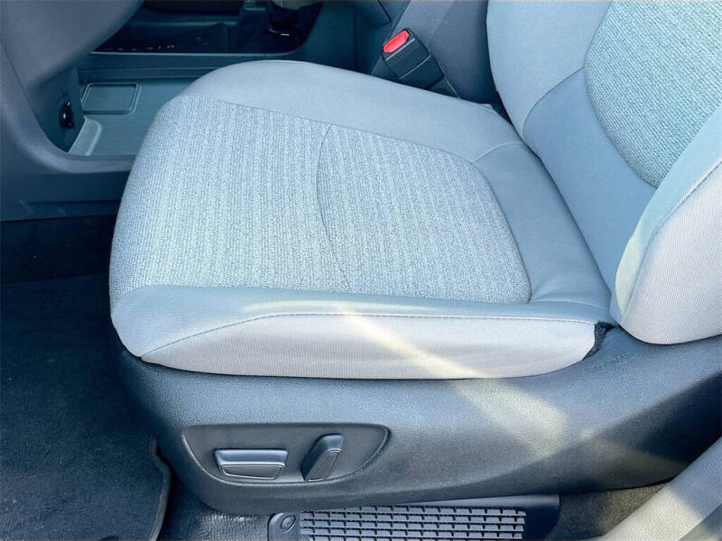 2024 Toyota Sienna LE 8-Passenger