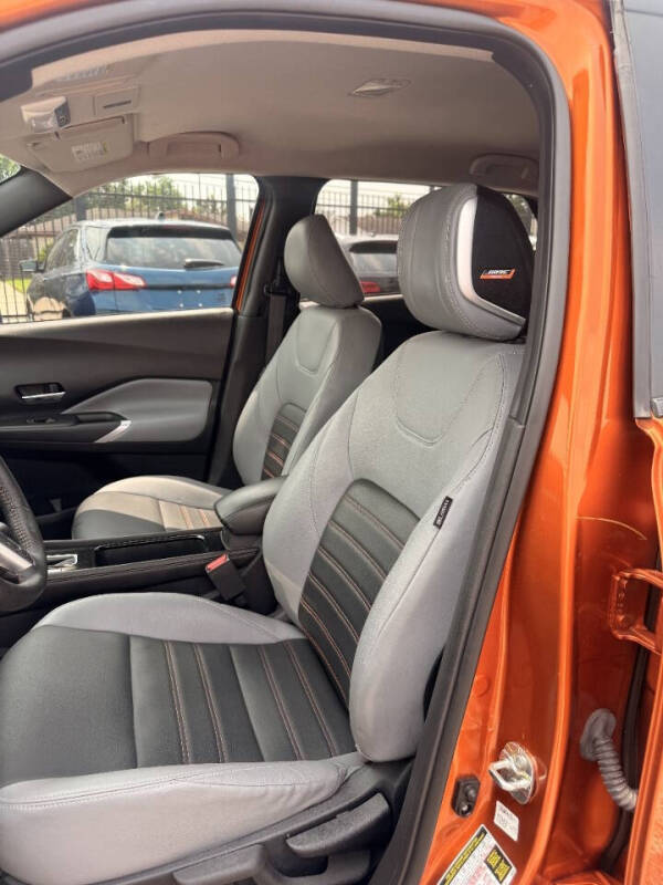 2023 Nissan Kicks SR