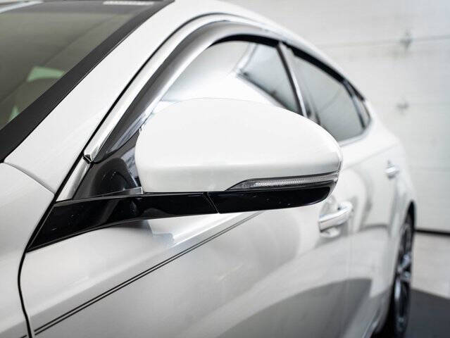 2019 Kia Cadenza Technology