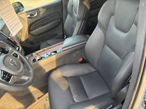 2023 Volvo XC60 B5 Plus Dark Theme