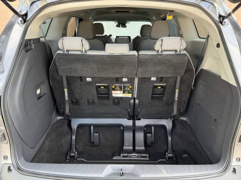 2021 Toyota Sienna LE 8-Passenger