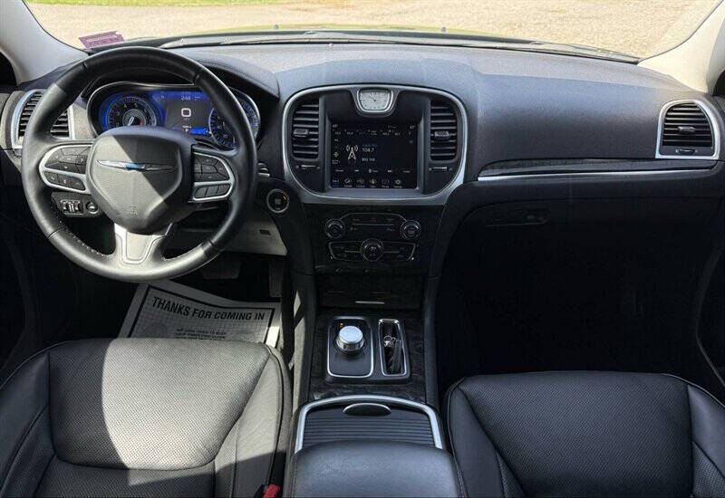 2022 Chrysler 300 Touring L