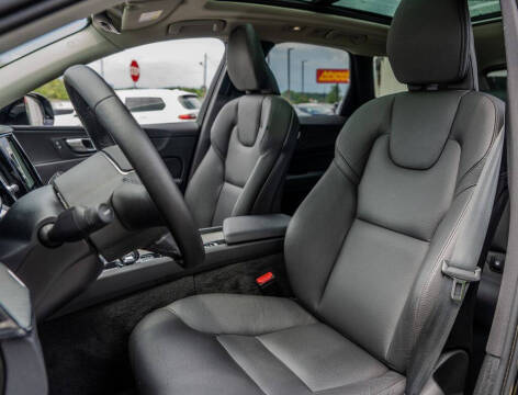 2025 Volvo XC60 B5 Plus Dark Theme