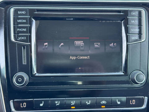 2017 Volkswagen Passat 1.8T R-Line