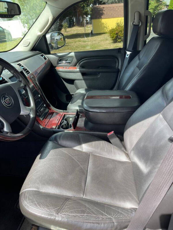 2011 Cadillac Escalade Luxury