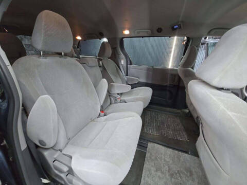 2017 Toyota Sienna LE 8-Passenger