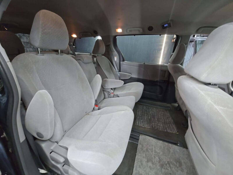 2017 Toyota Sienna LE 8-Passenger