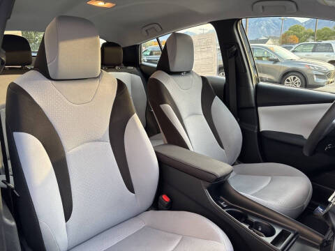 2022 Toyota Prius LE AWD-e