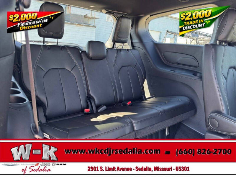 2026 Chrysler Pacifica Select