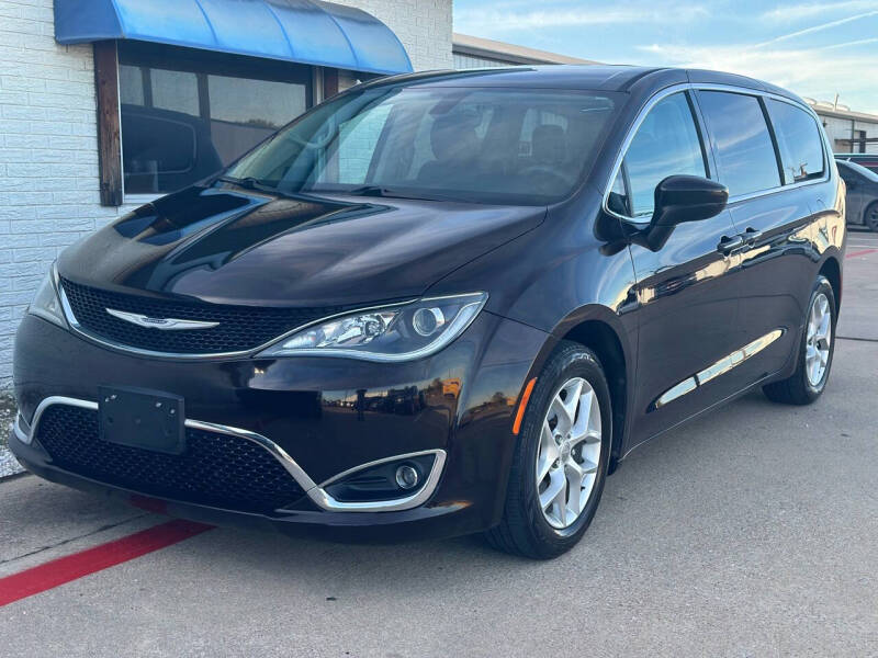 2017 Chrysler Pacifica for sale at Fast Lane Motorsports in Arlington TX