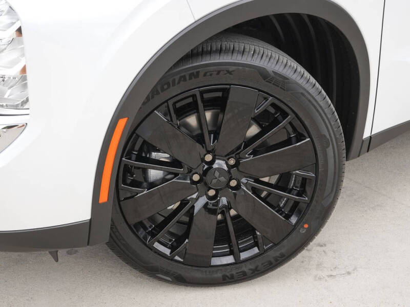 2026 Mitsubishi Outlander LE