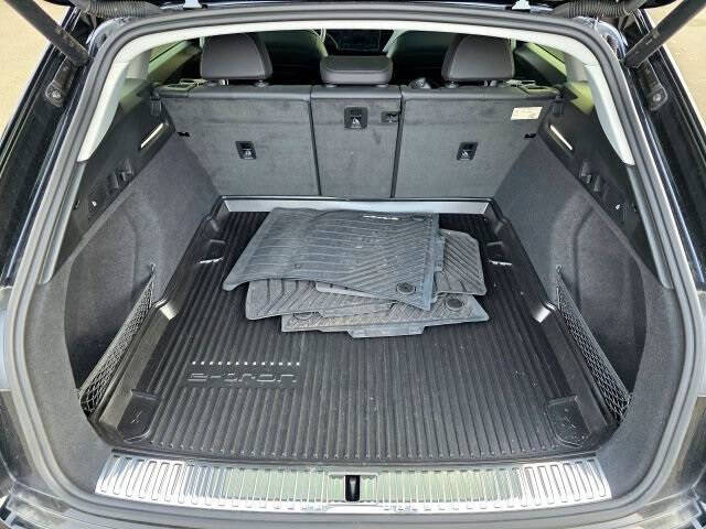 2022 Audi e-tron quattro Premium