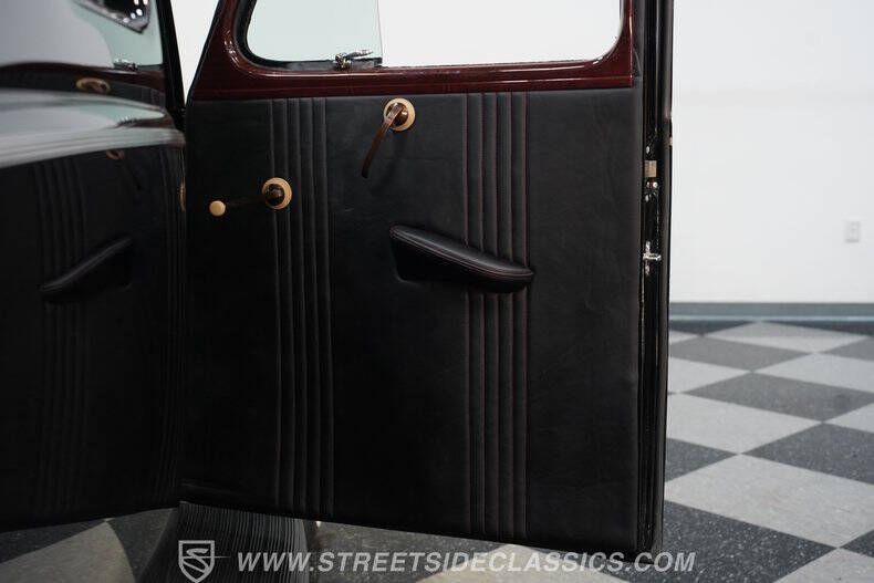 1940 Ford Deluxe