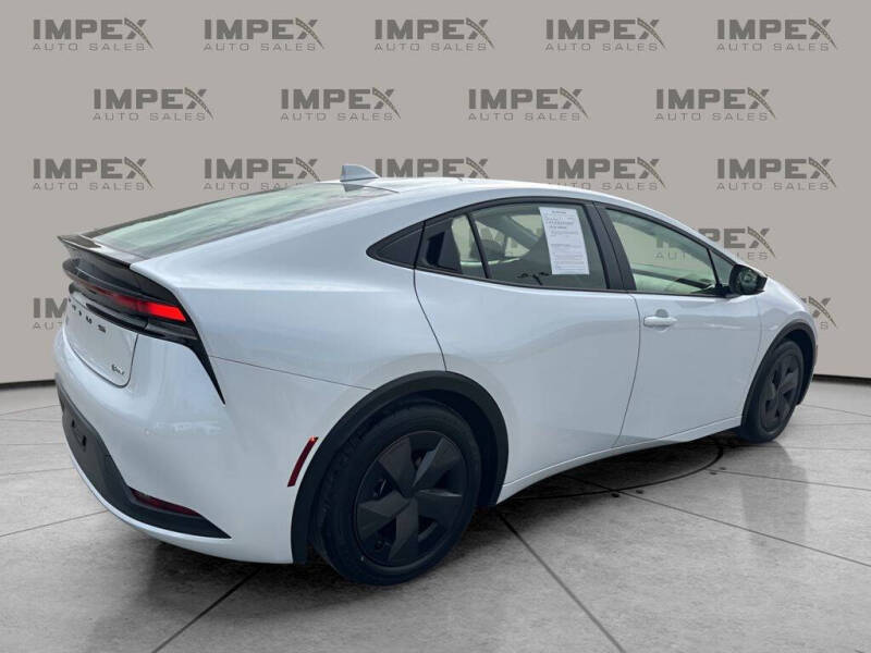 2025 Toyota Prius LE