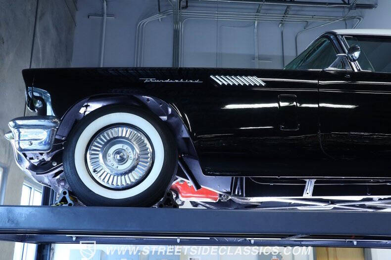 1957 Ford Thunderbird