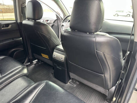 2012 Toyota Highlander SE