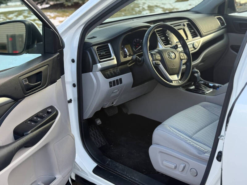 2015 Toyota Highlander LE Plus - Photo 7