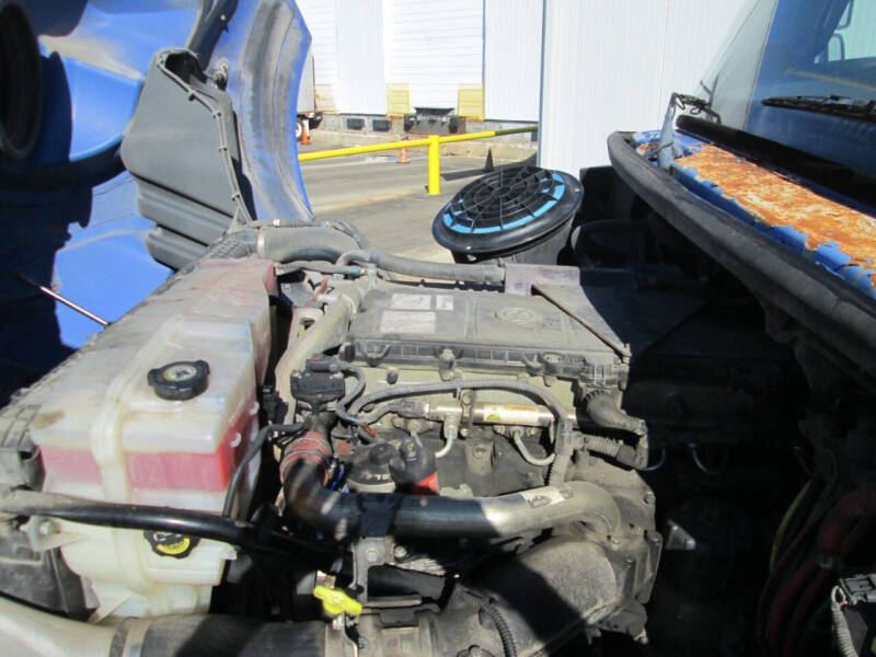 2011 Freightliner Business class M2