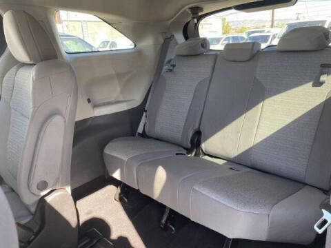 2022 Toyota Sienna LE 8-Passenger