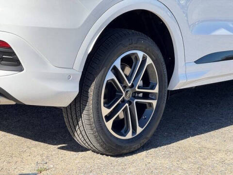 2025 Audi Q5 quattro Premium TFSI