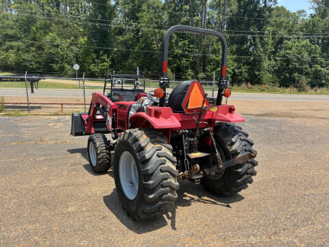 2016 Mahindra 1526