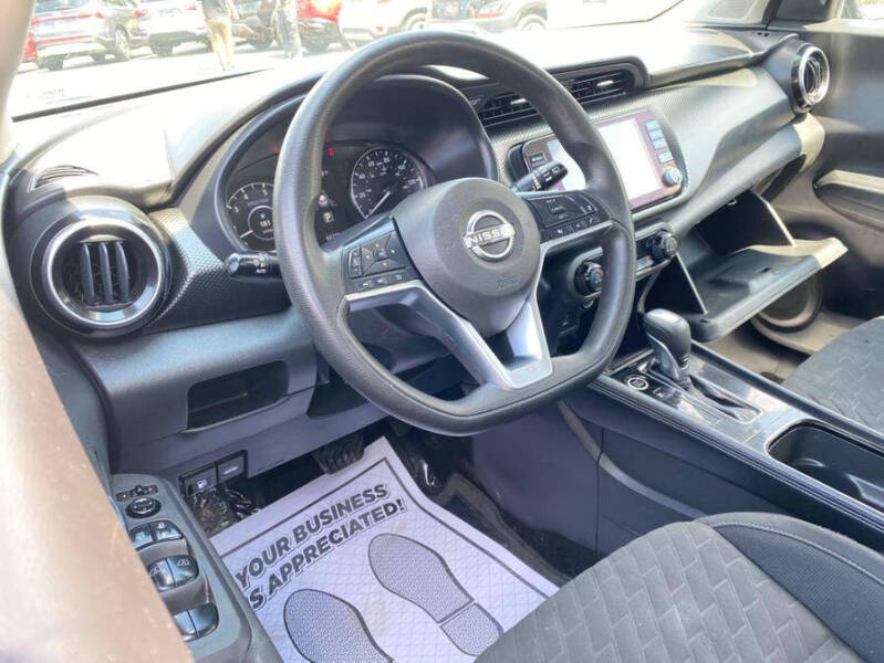 2022 Nissan Kicks SV